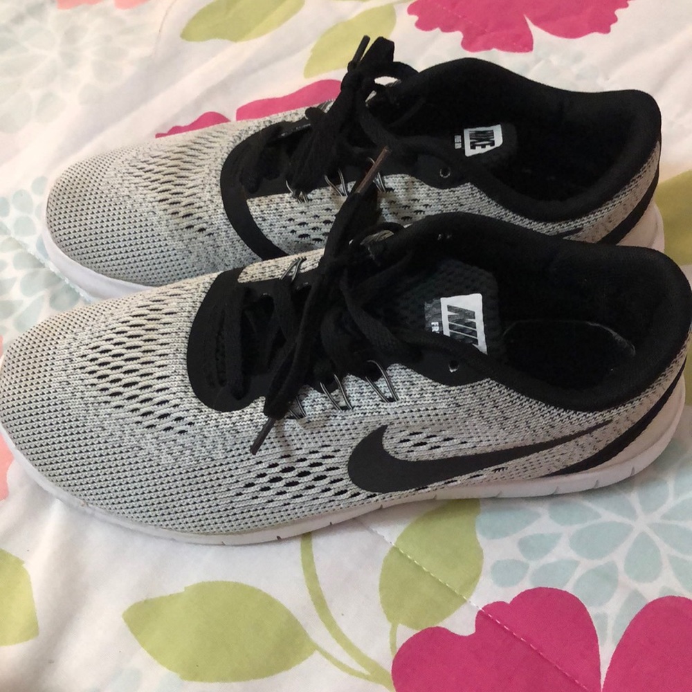 Nike free run sneakers SZ 6 Y
